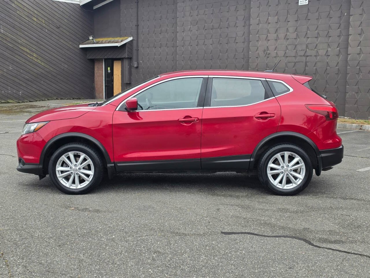 Used 2018 Nissan Rogue Sport S w/ S Appearance Package AWD/4WD image 5