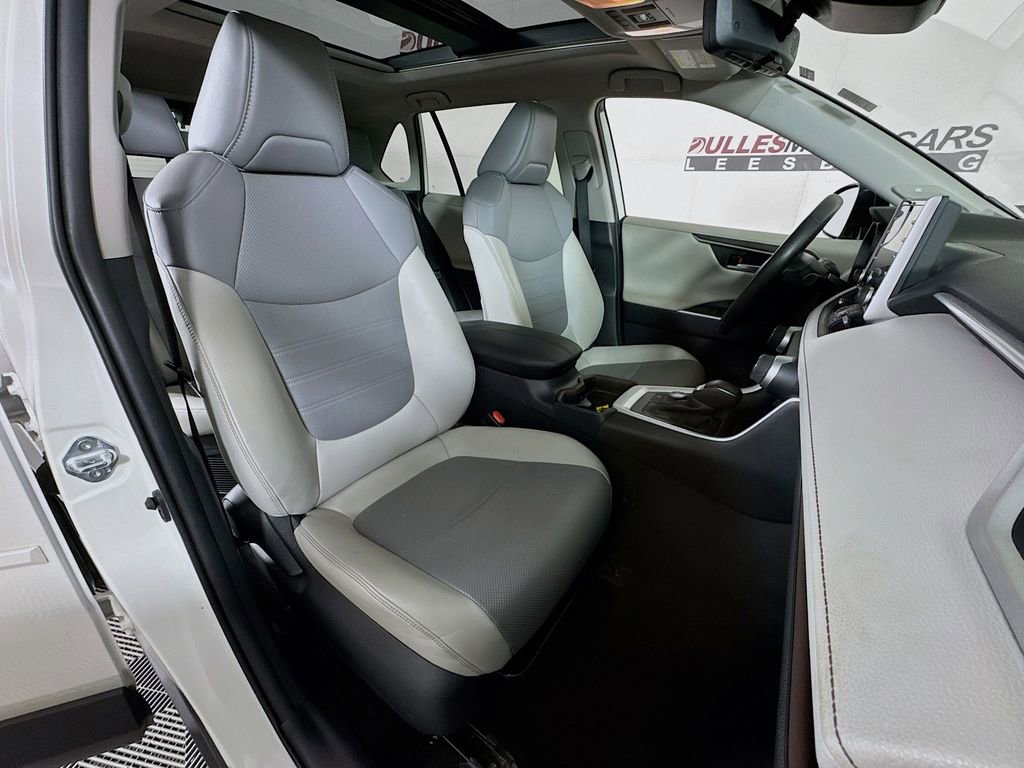 Used 2021 Toyota RAV4 Limited image 29