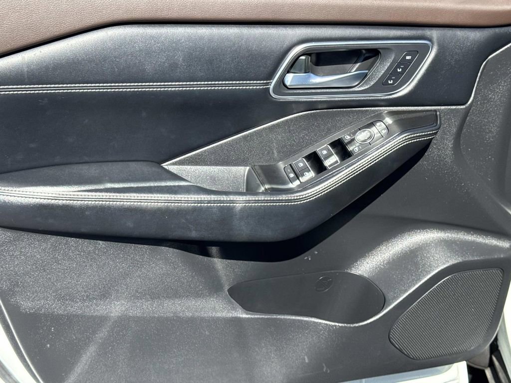 Used 2023 Nissan Rogue Platinum w/ Platinum Premium Package image 25
