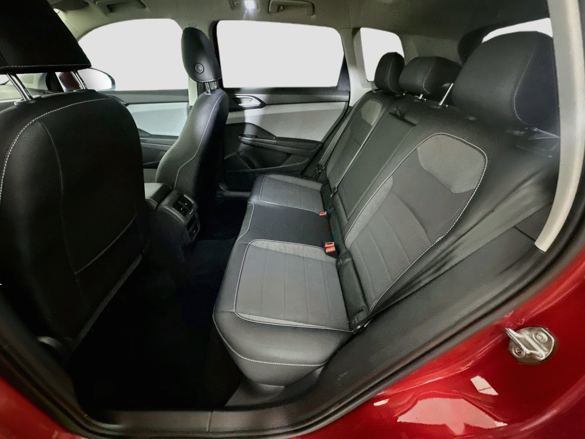 Used 2022 Volkswagen Taos SE w/ Panoramic Sunroof Package FWD image 30