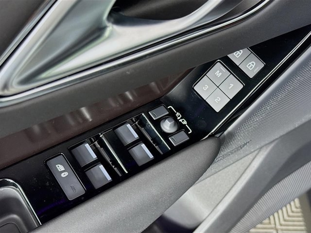 Used 2026 Land Rover Range Rover Velar Dynamic SE image 20