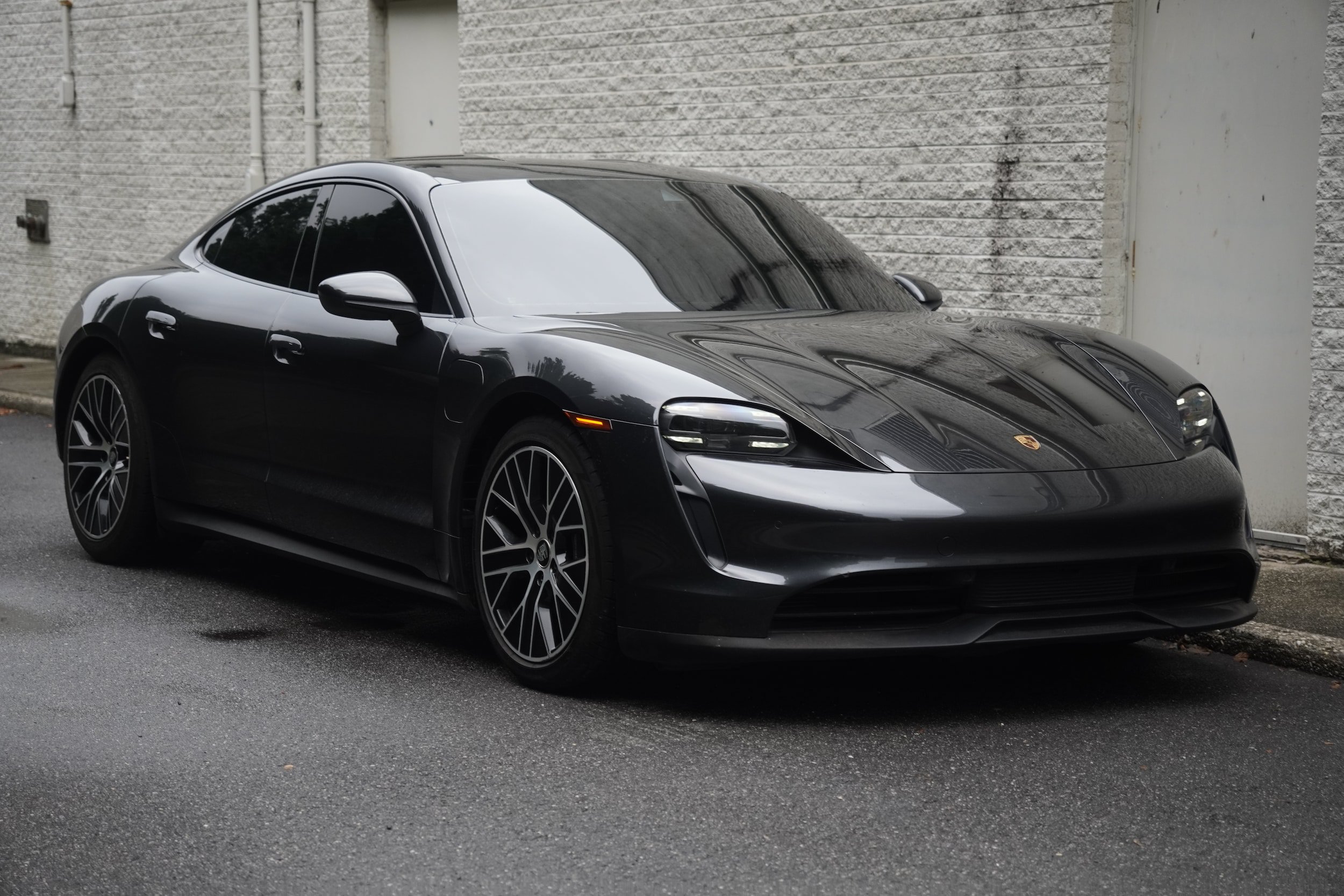 Used 2021 Porsche Taycan RWD image 9