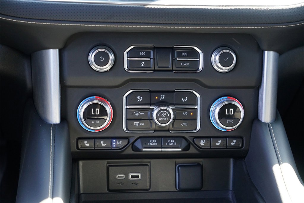 Used 2023 GMC Yukon XL SLT w/ SLT Luxury Package image 24