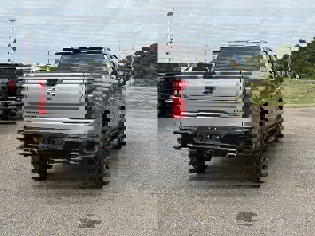 Used 2024 Chevrolet Silverado 1500 Custom Trail Boss w/ LPO, Dark Essentials Package image 5