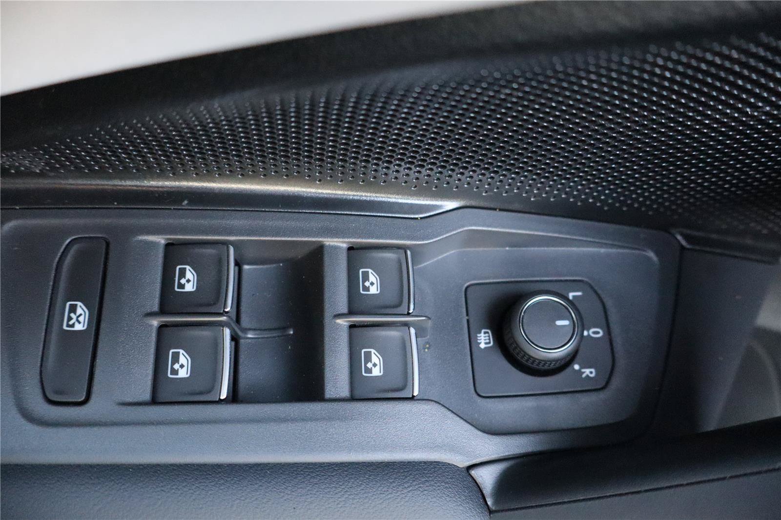 New 2026 Volkswagen Tiguan SE AWD/4WD image 13