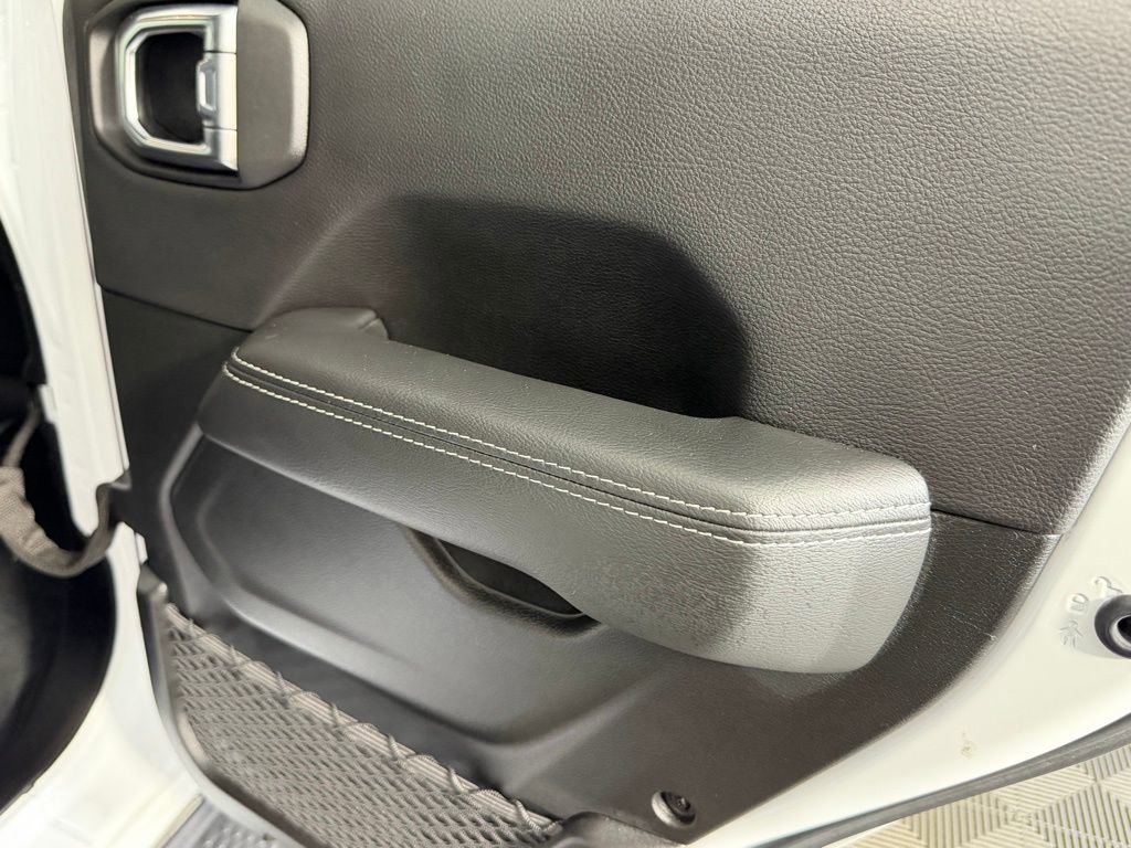 Used 2023 Jeep Wrangler Unlimited Sahara w/ Cold Weather Group image 31