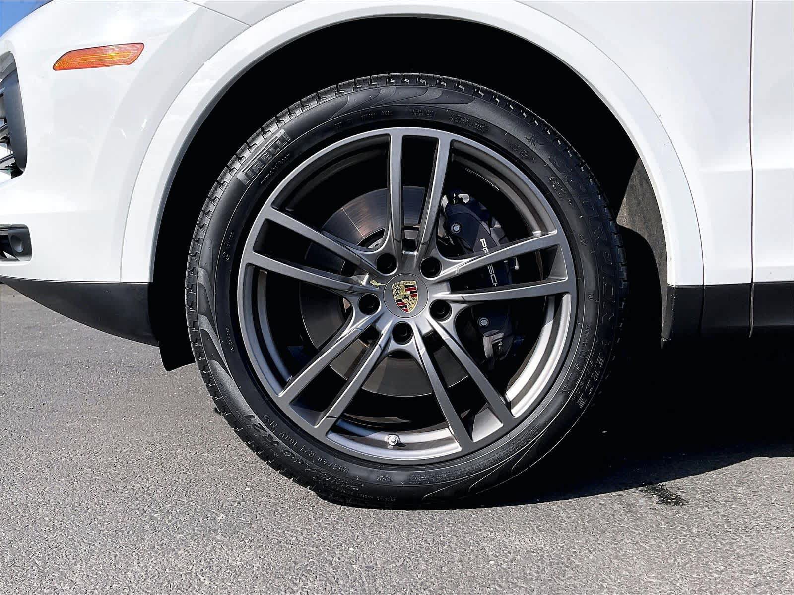 Used 2023 Porsche Cayenne Platinum Edition AWD/4WD image 11