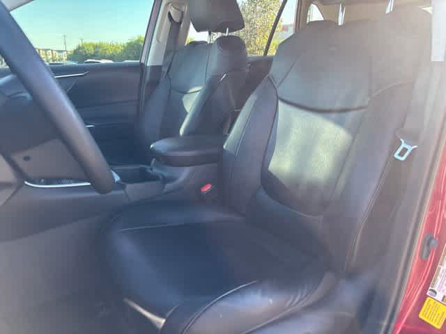 Used 2025 Toyota RAV4 XLE FWD image 22