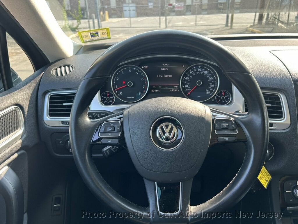 Used 2015 Volkswagen Touareg VR6 AWD/4WD image 33