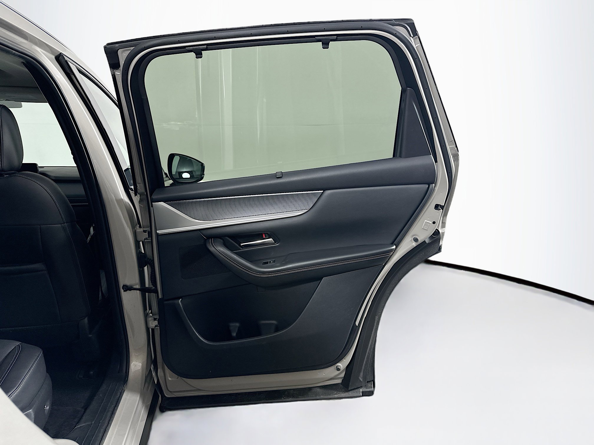 Used 2024 MAZDA CX-90 Plug-In Hybrid w/ Preferred AWD/4WD image 32