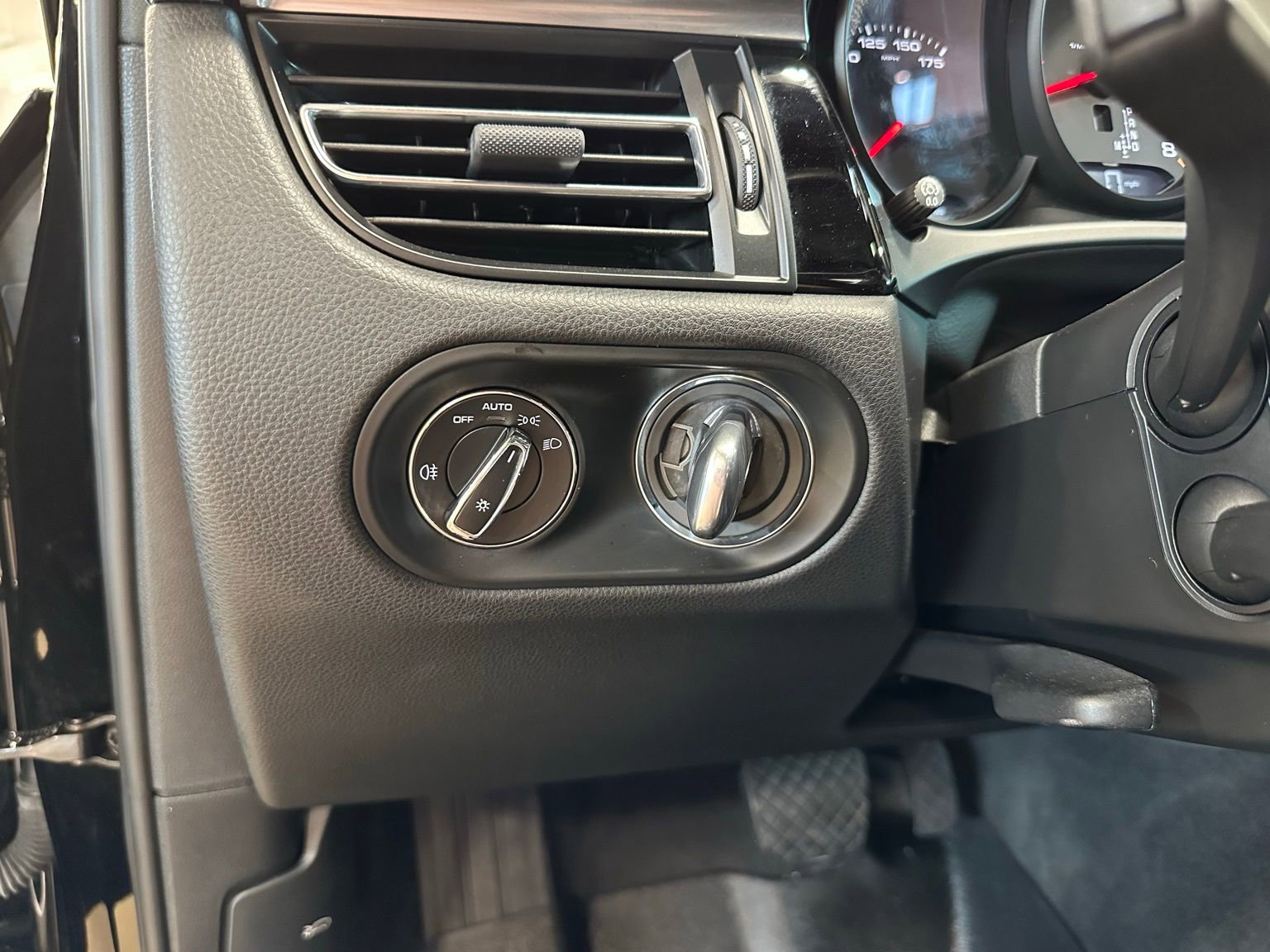 Used 2021 Porsche Macan S image 23