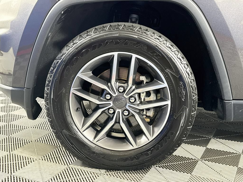 Used 2020 Jeep Grand Cherokee Limited w/ Premium Lighting Group AWD/4WD image 32