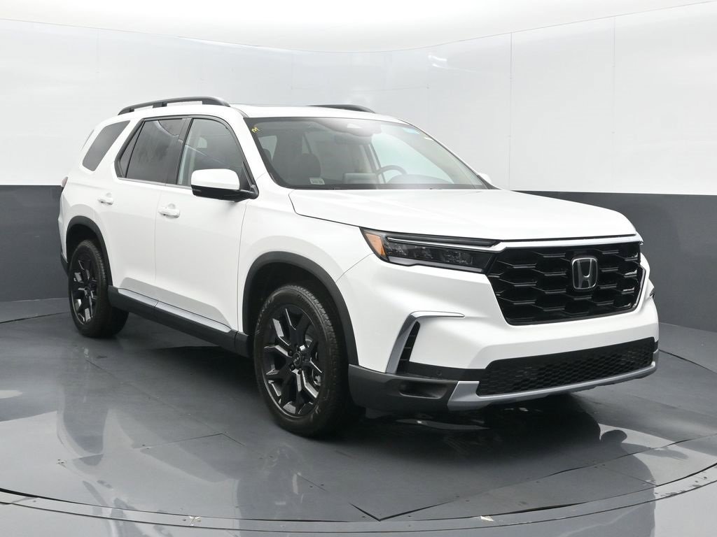 New 2025 Honda Pilot Touring image 2