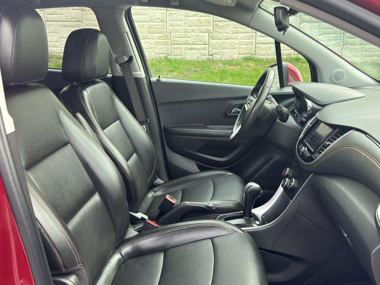 Used 2021 Chevrolet Trax LT w/ Premium Seat Package image 29