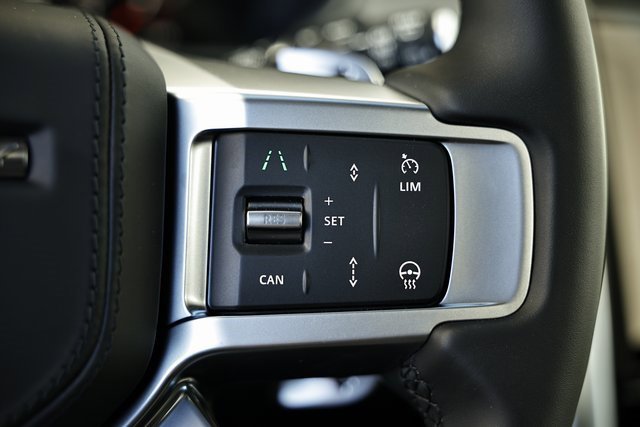 New 2025 Land Rover Discovery Metropolitan Edition image 42