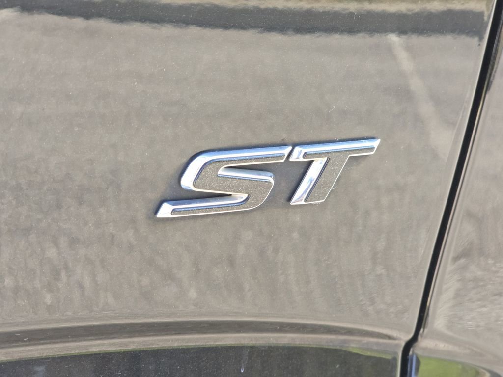 Used 2020 Buick Enclave Essence w/ Sport Touring Edition image 3