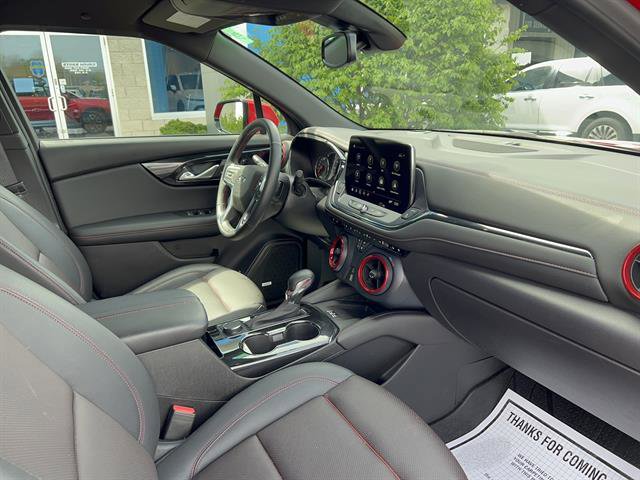 Used 2024 Chevrolet Blazer RS w/ Enhanced Convenience Package image 9