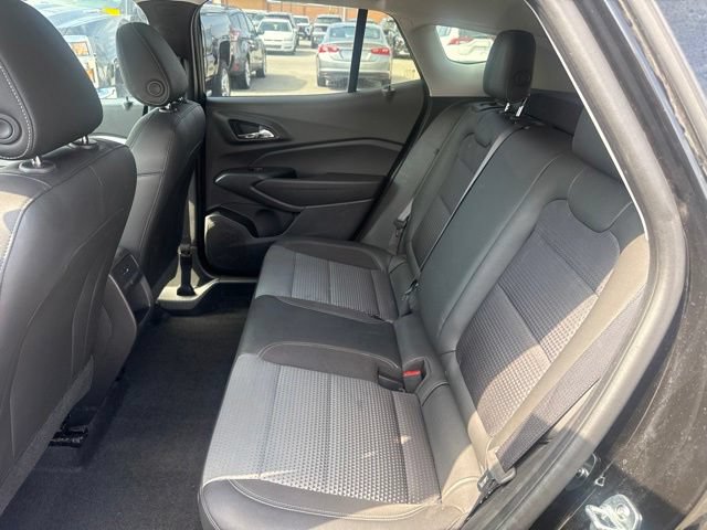 Used 2025 Chevrolet Trax LT FWD image 28