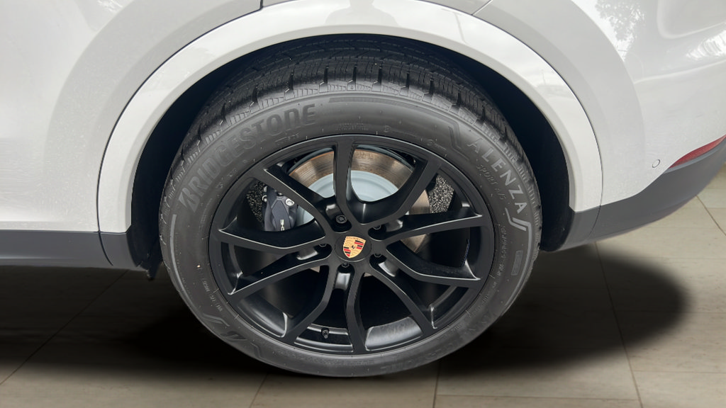 New 2026 Porsche Cayenne Coupe AWD/4WD image 13