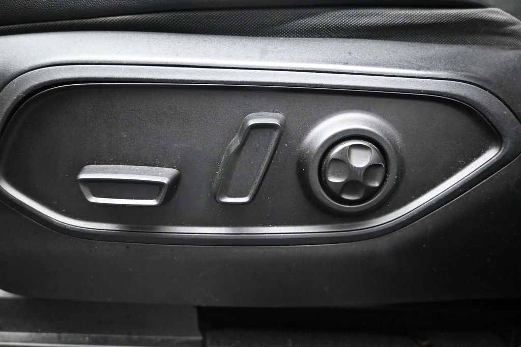 Used 2023 Jeep Grand Cherokee L Laredo RWD image 11