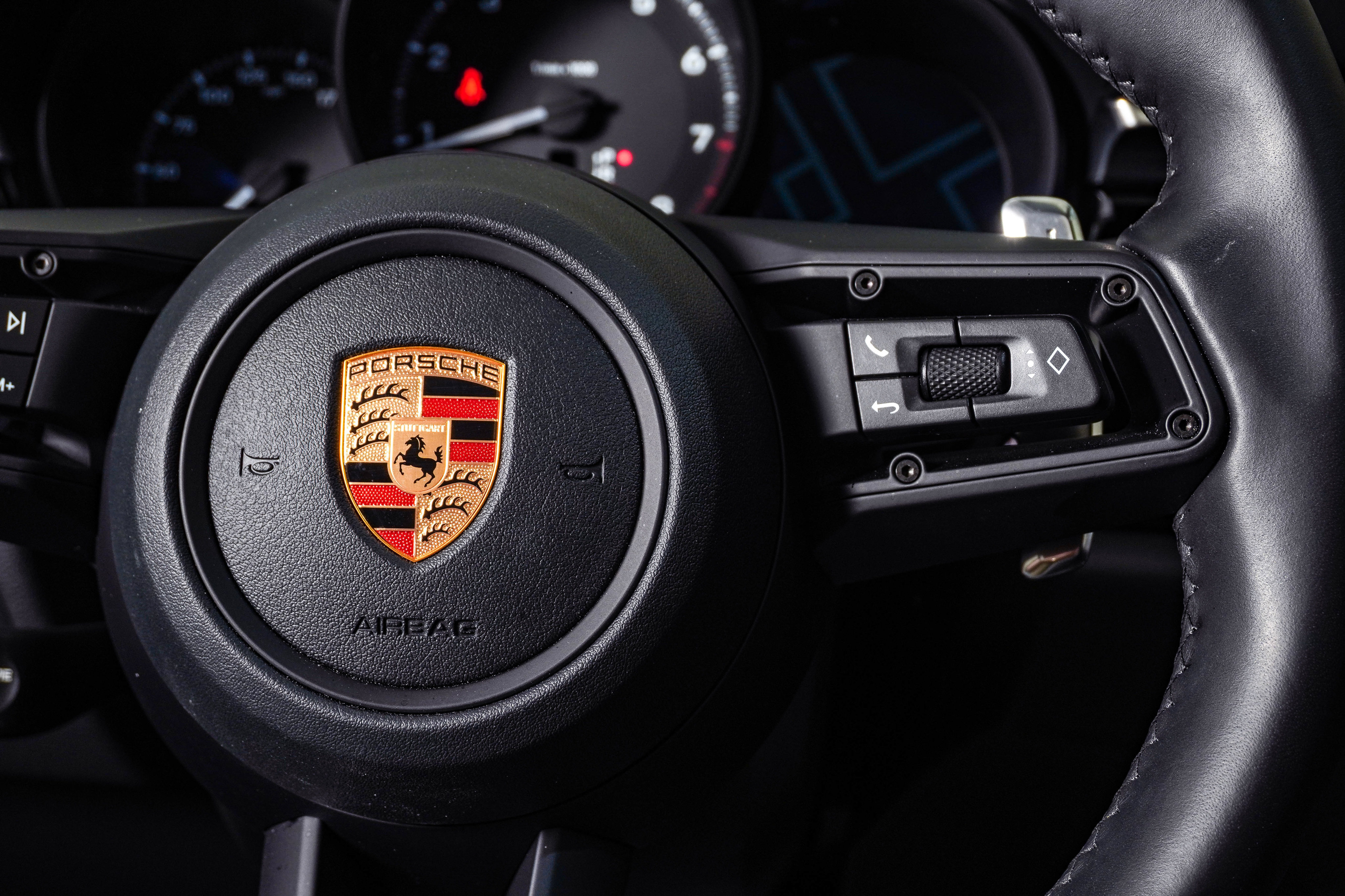Certified 2026 Porsche Macan AWD/4WD image 19