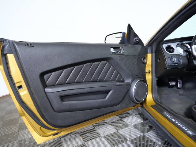Used 2010 Ford Mustang Coupe RWD image 13