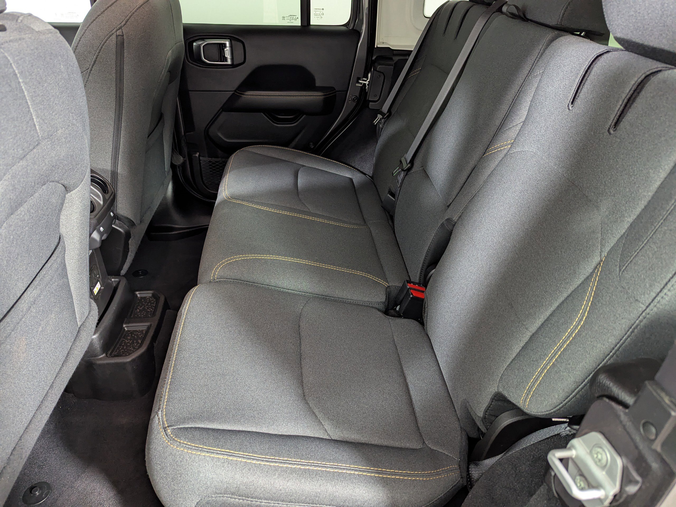 Used 2025 Jeep Wrangler Sahara AWD/4WD image 30