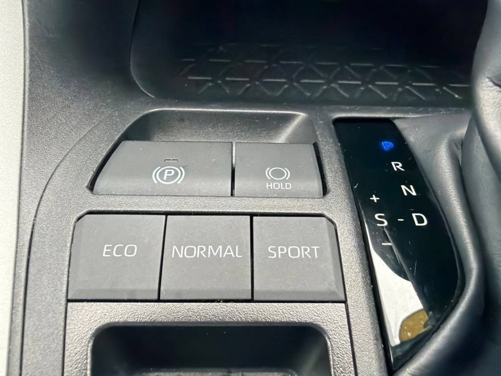 Used 2025 Toyota RAV4 XLE FWD image 26