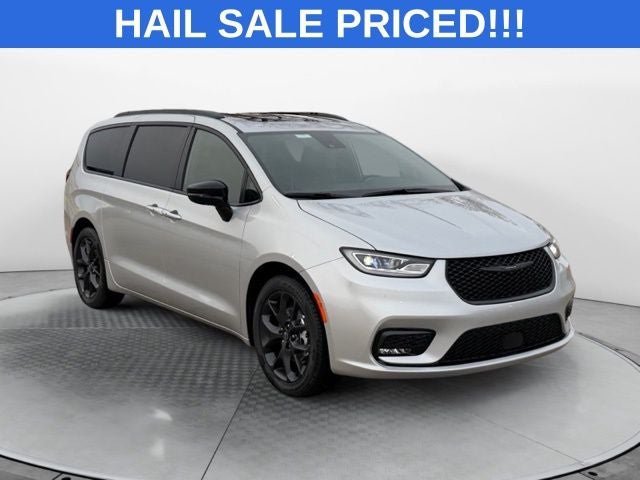 New 2026 Chrysler Pacifica Limited w/ S Appearance Package FWD image 1