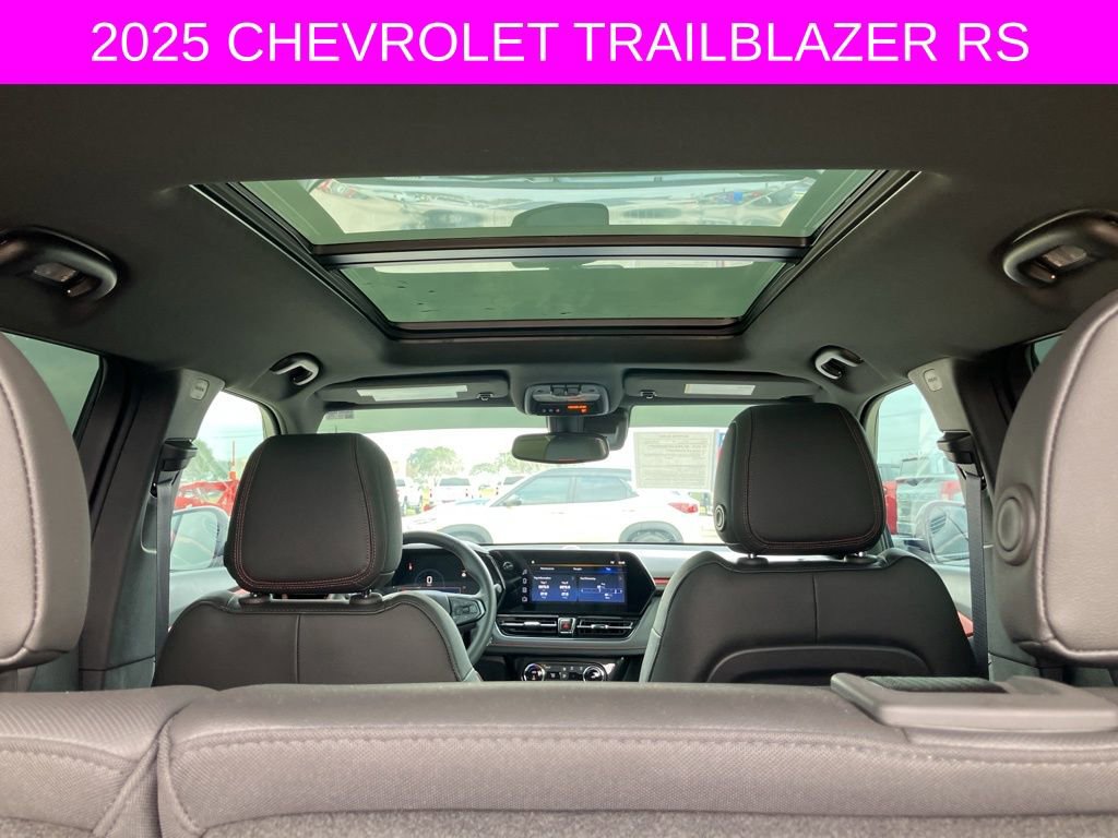 Used 2025 Chevrolet TrailBlazer RS w/ Convenience Package image 16