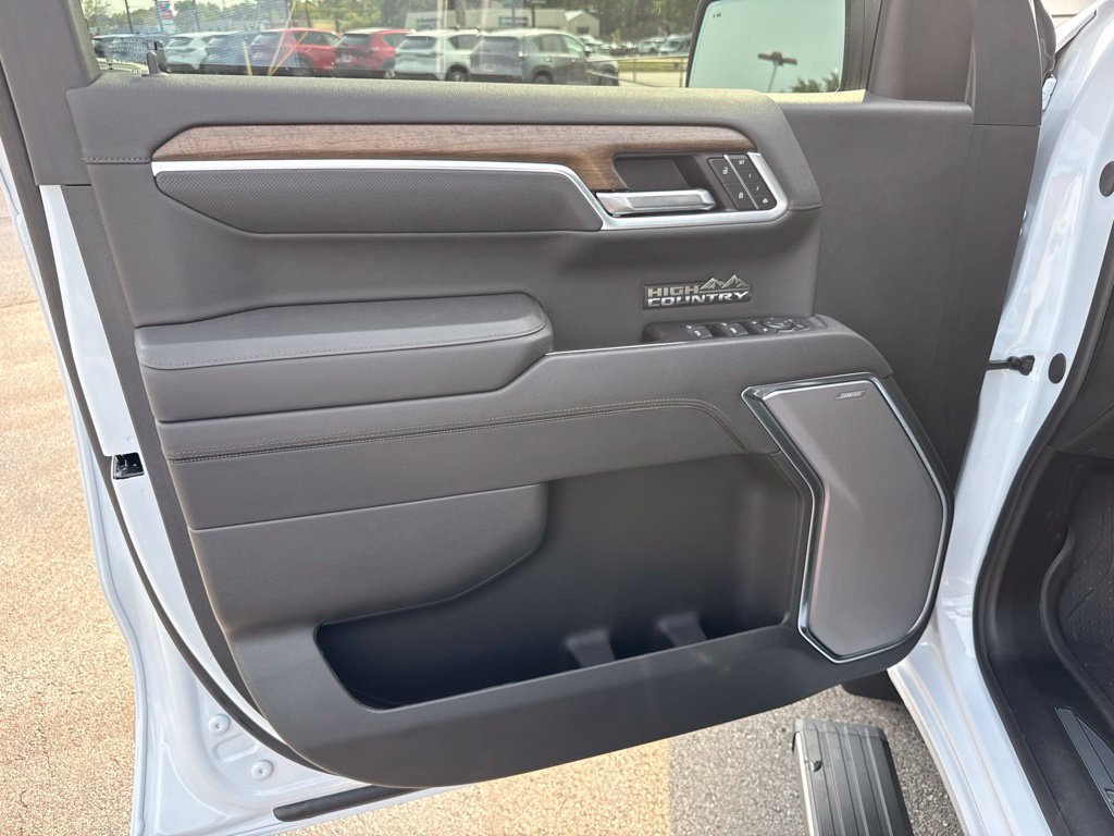 Used 2026 Chevrolet Silverado 1500 High Country AWD/4WD image 25