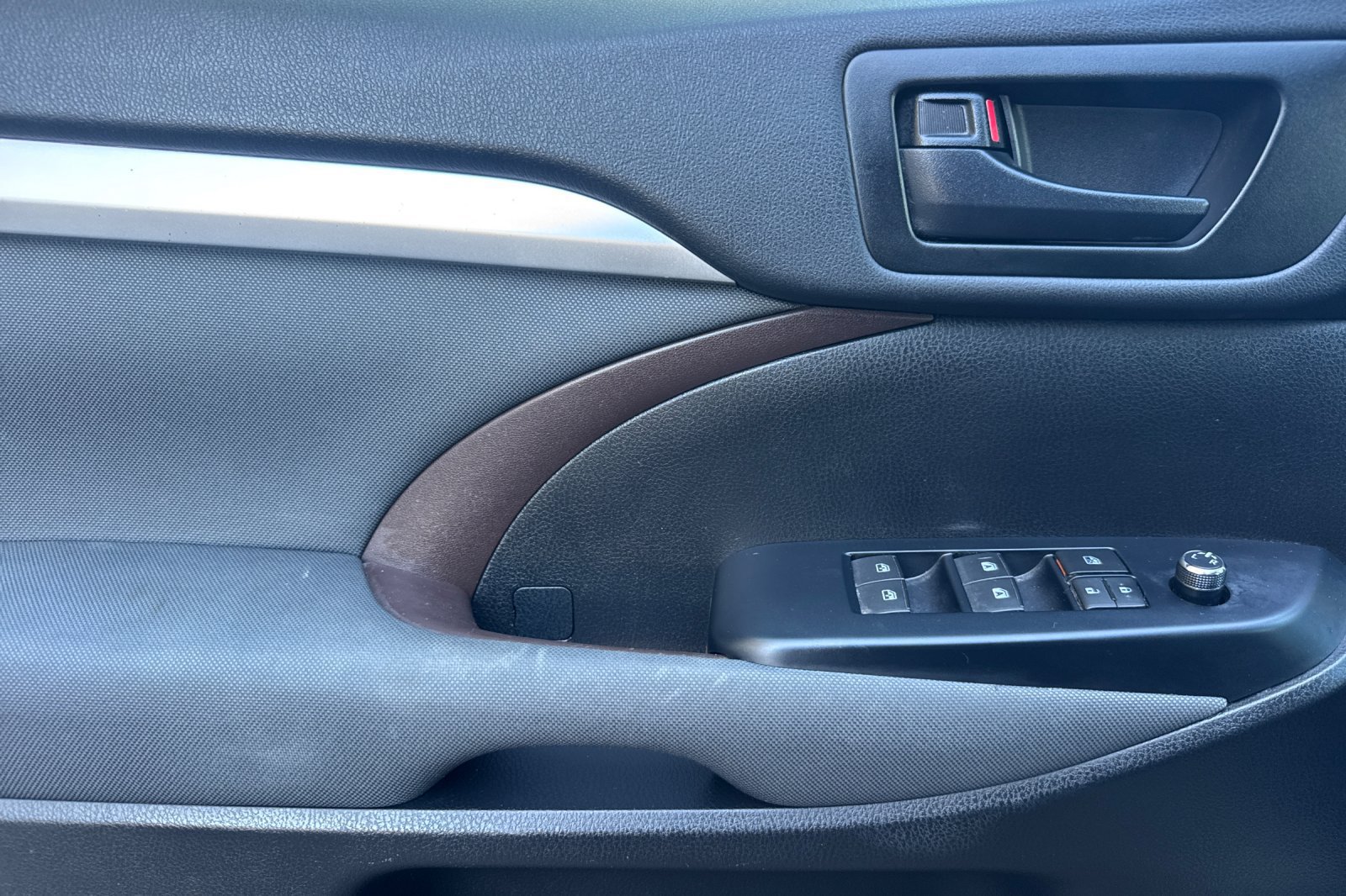 Used 2019 Toyota Highlander LE FWD image 11