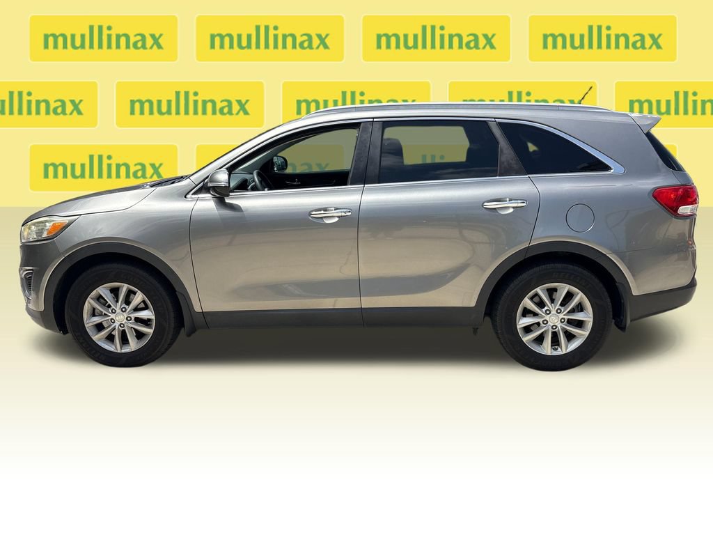 Used 2017 Kia Sorento FWD image 11