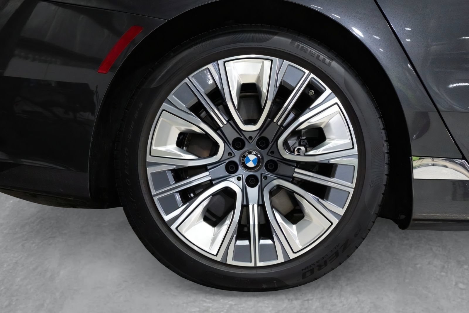Used 2025 BMW i7 xDrive60 AWD/4WD image 22
