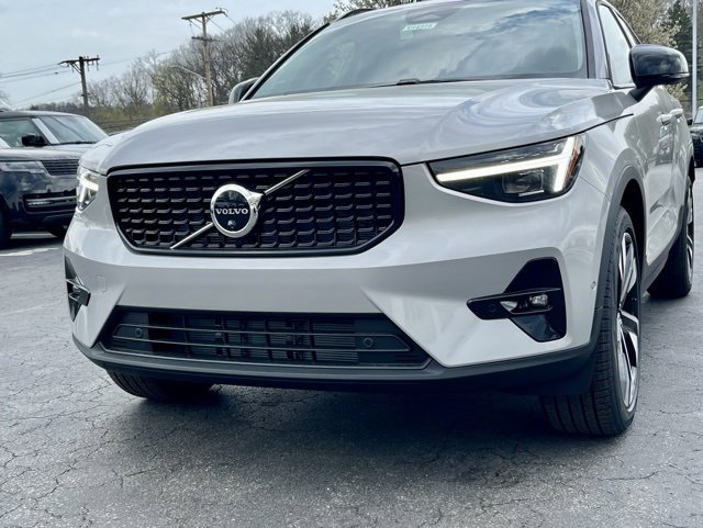 New 2025 Volvo XC40 B5 Ultra w/ Climate Package image 8
