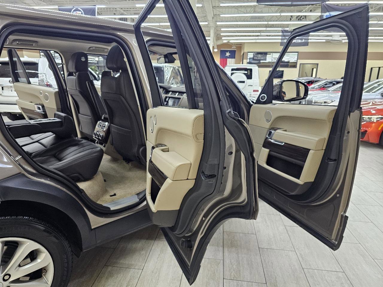 Used 2016 Land Rover Range Rover HSE image 15