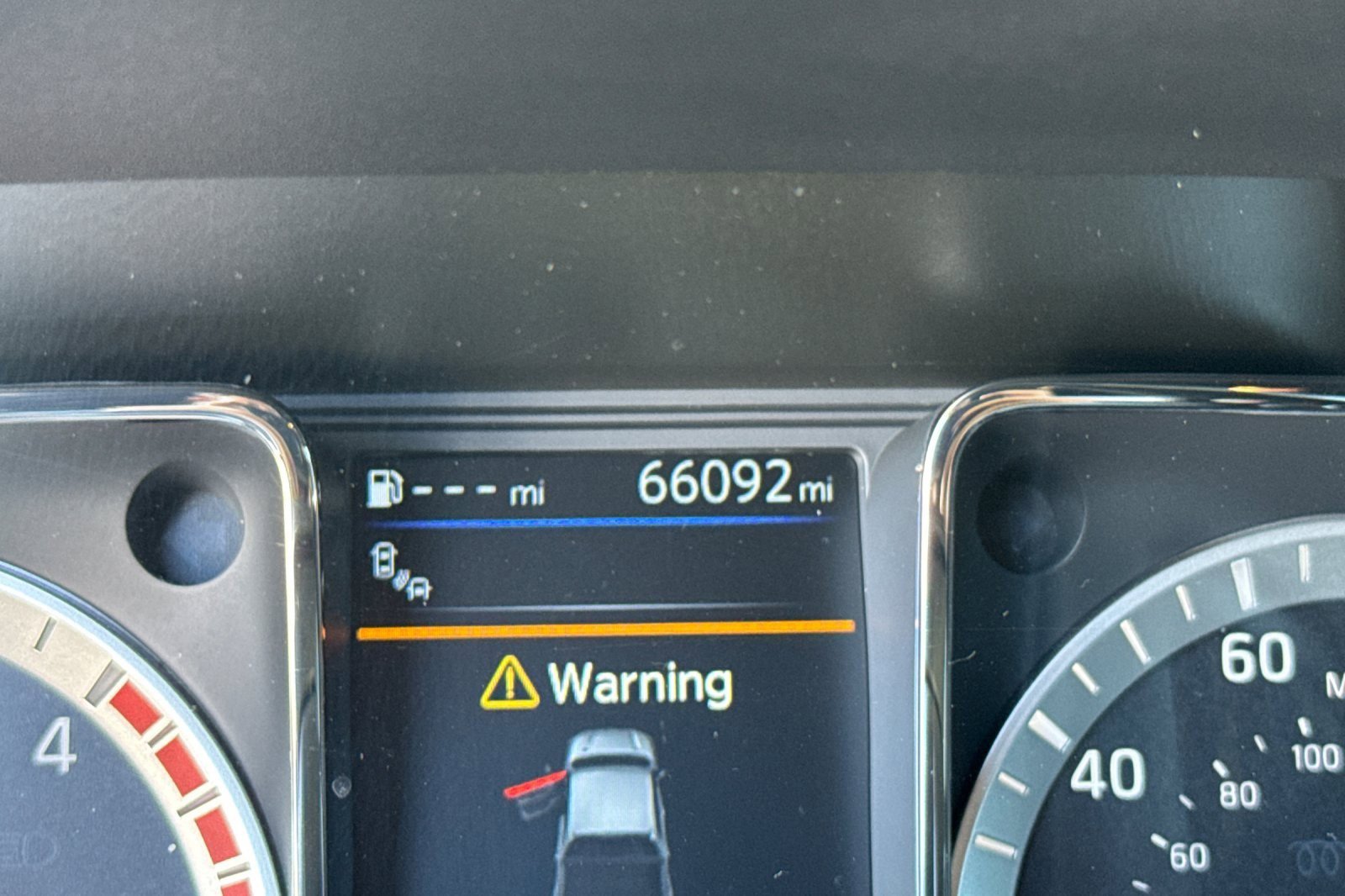 Used 2019 Nissan Titan SV w/ SV Convenience Package image 24