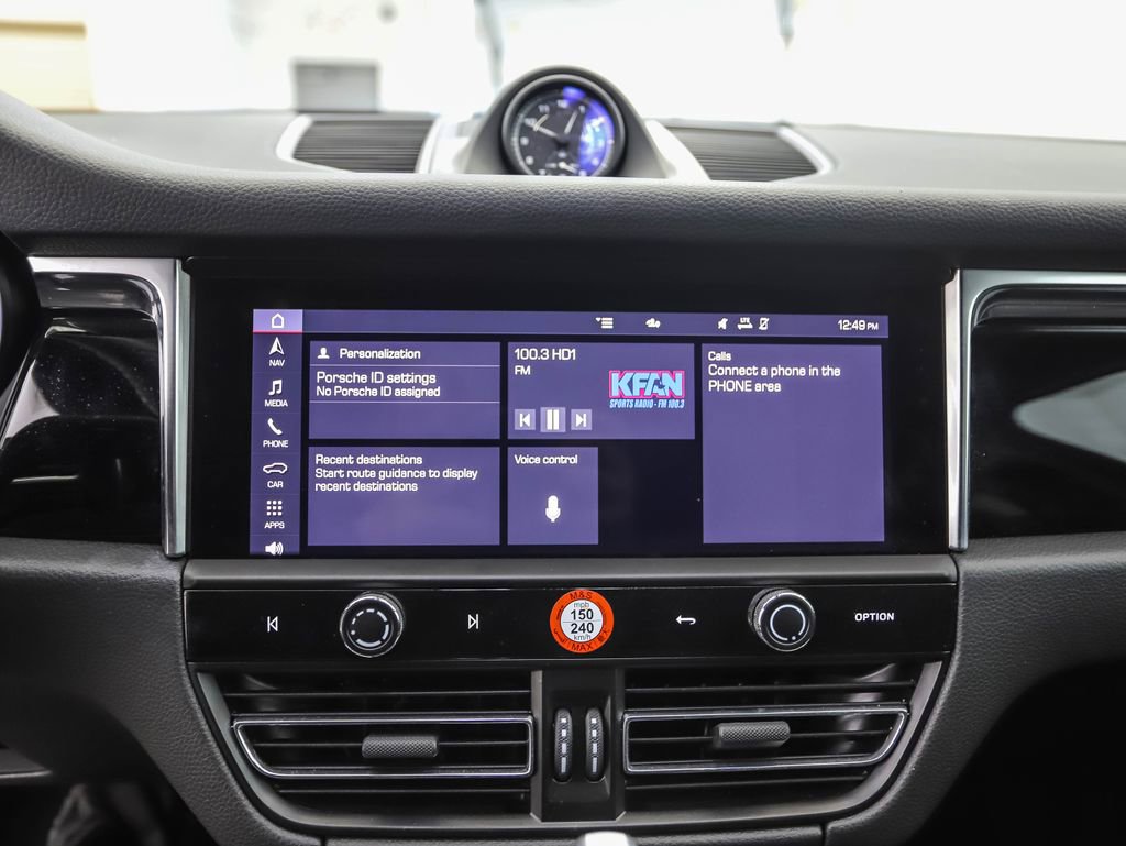 Used 2023 Porsche Macan image 15