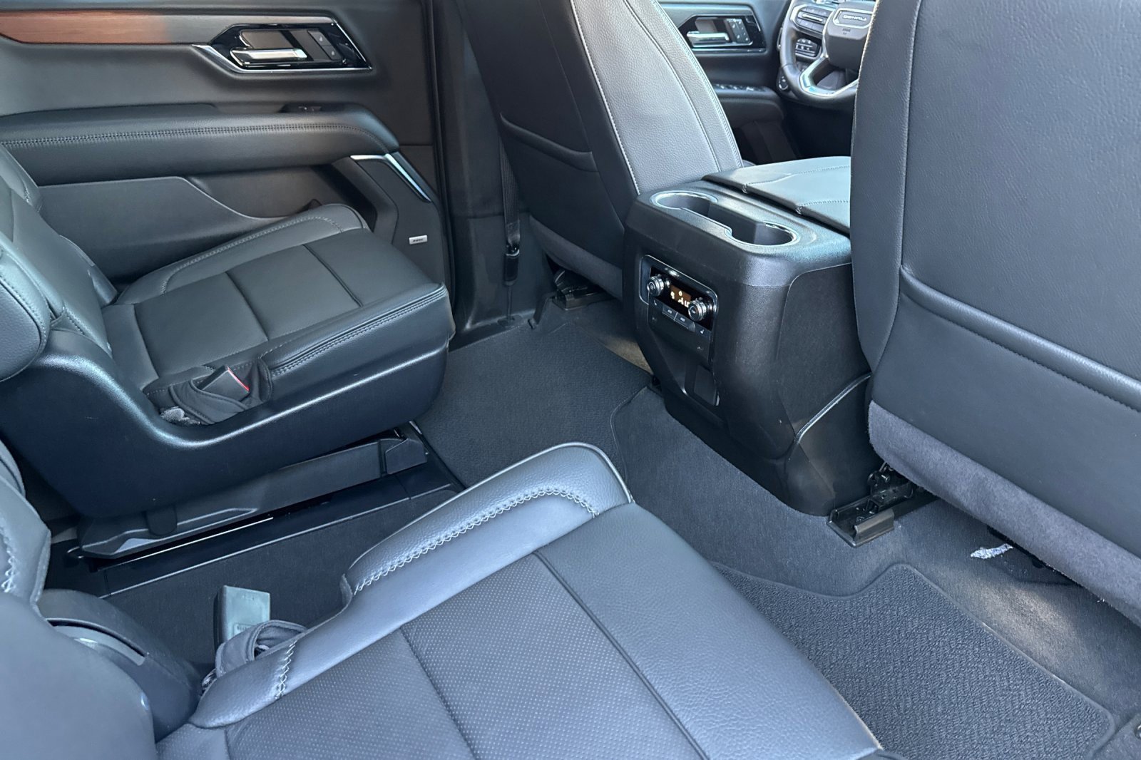 Used 2025 GMC Yukon Denali image 18