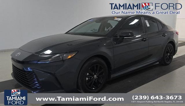 Used 2025 Toyota Camry LE image 1