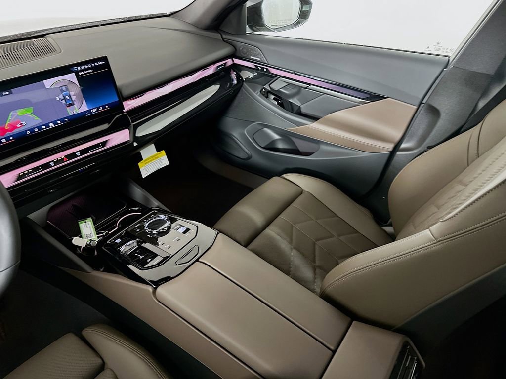 New 2026 BMW 550e xDrive w/ Executive Package image 30