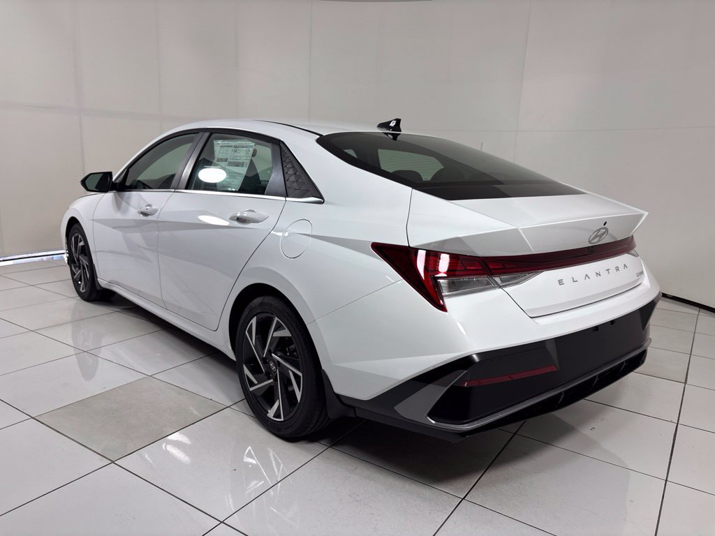 New 2026 Hyundai Elantra Limited FWD image 3