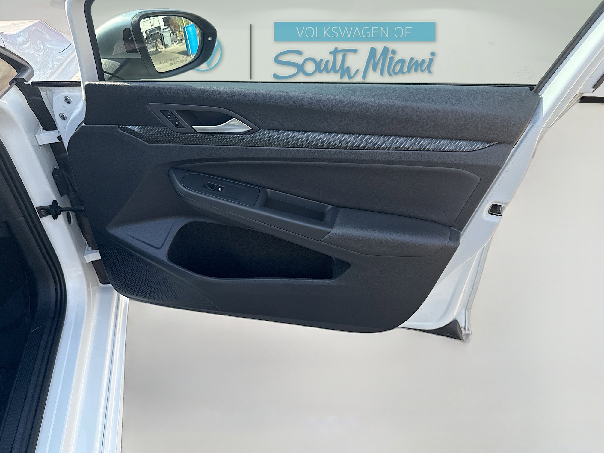 Certified 2023 Volkswagen Golf R image 34