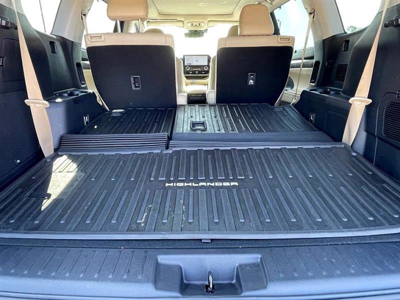 Used 2024 Toyota Highlander LE image 13