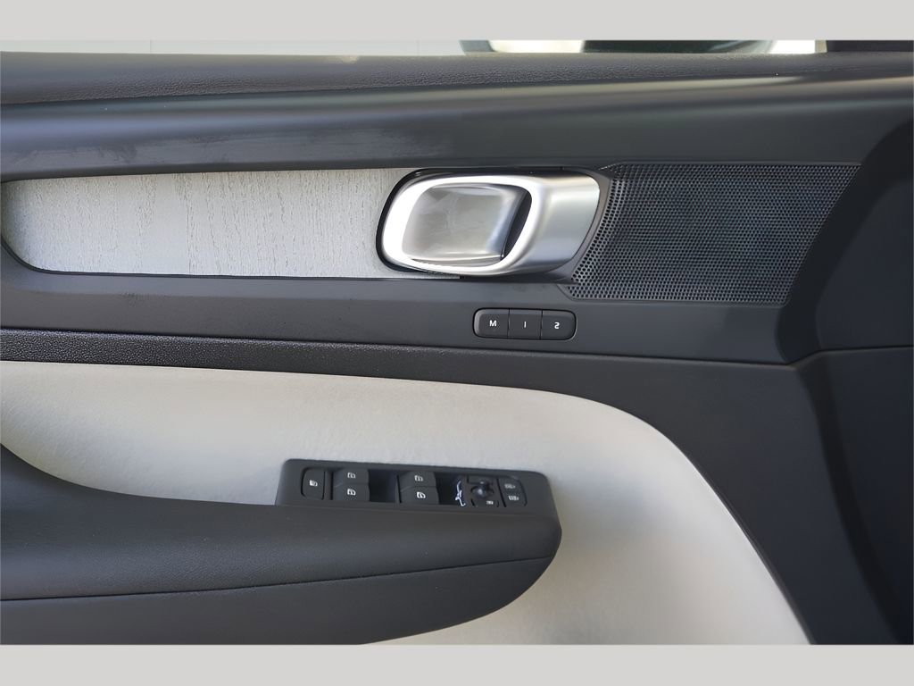 New 2026 Volvo XC40 B5 Plus w/ Protection Package Premier AWD/4WD image 10