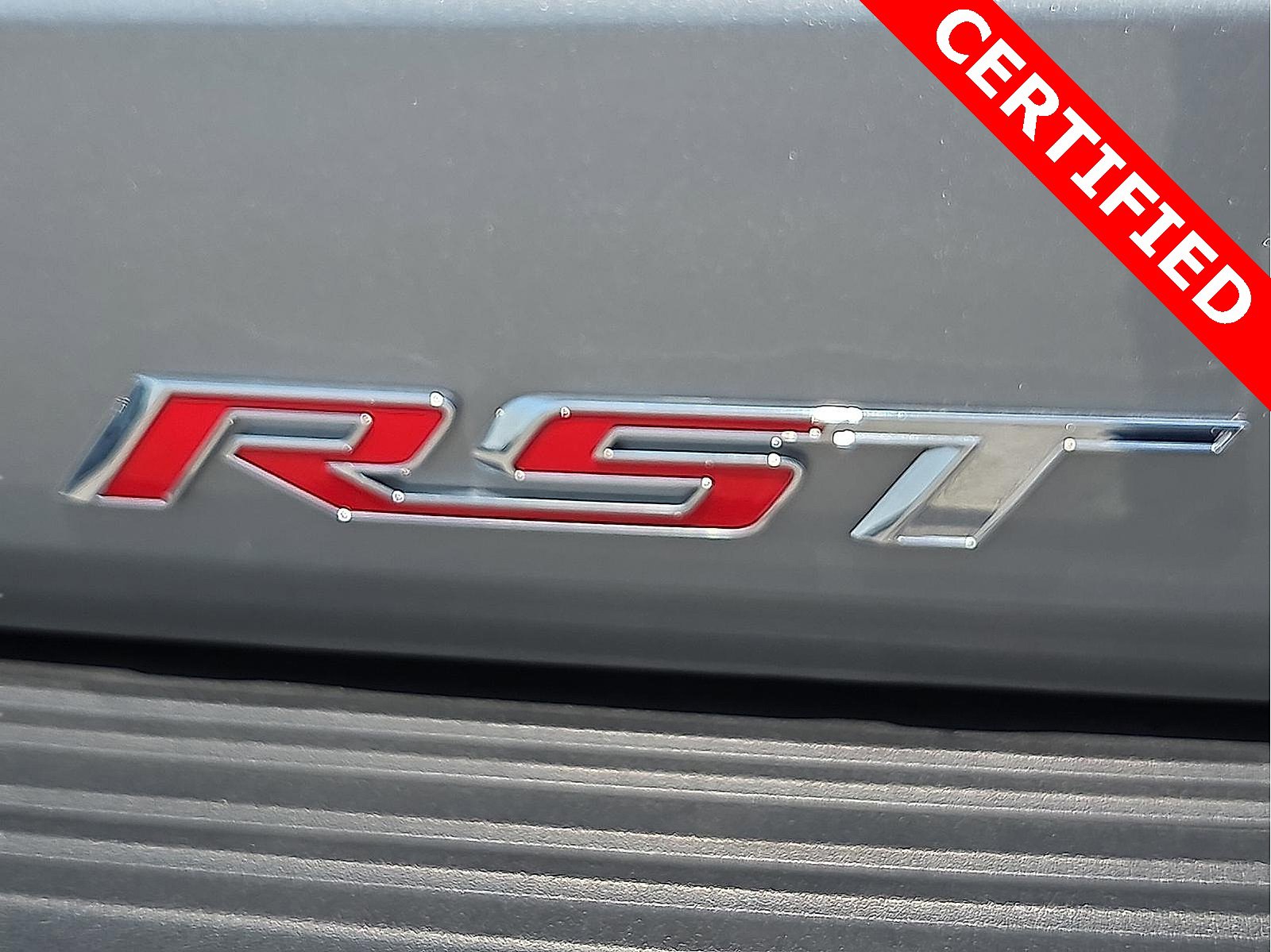 Used 2025 Chevrolet Suburban RST w/ RST Capability Package image 9