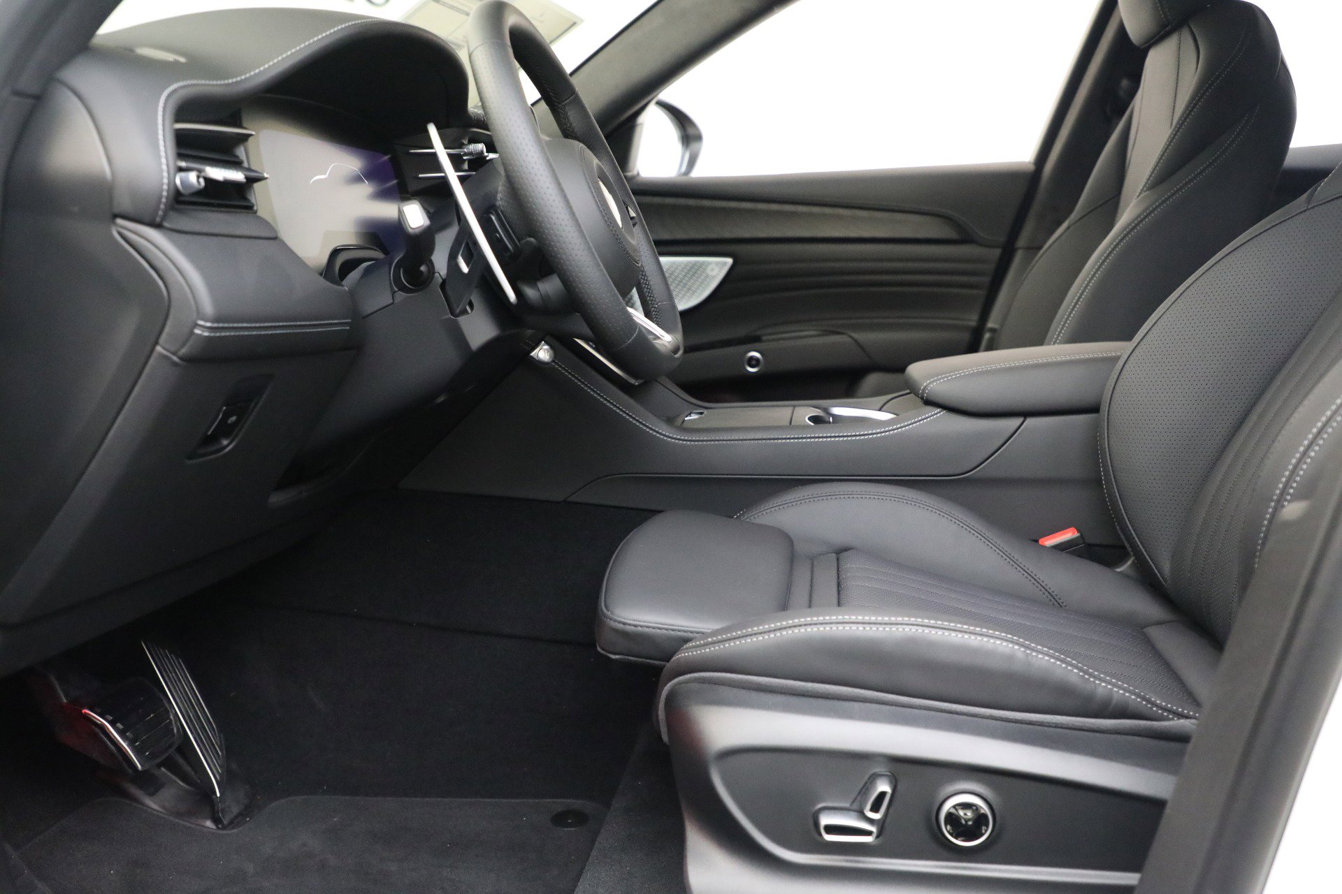 New 2025 Maserati Grecale Modena image 14