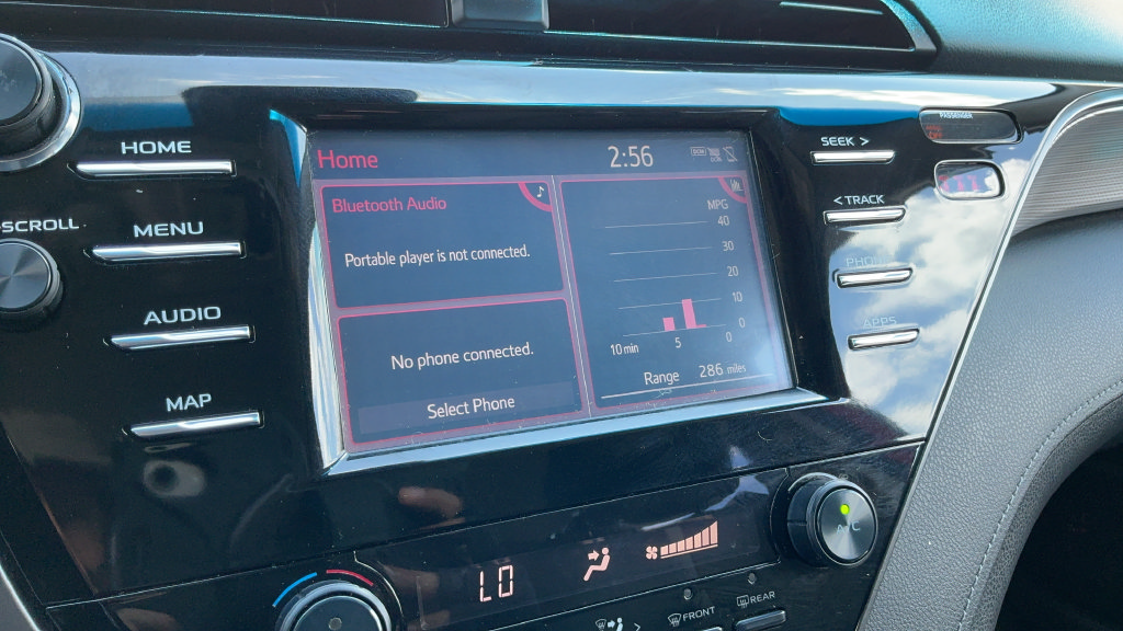 Used 2019 Toyota Camry SE FWD image 11
