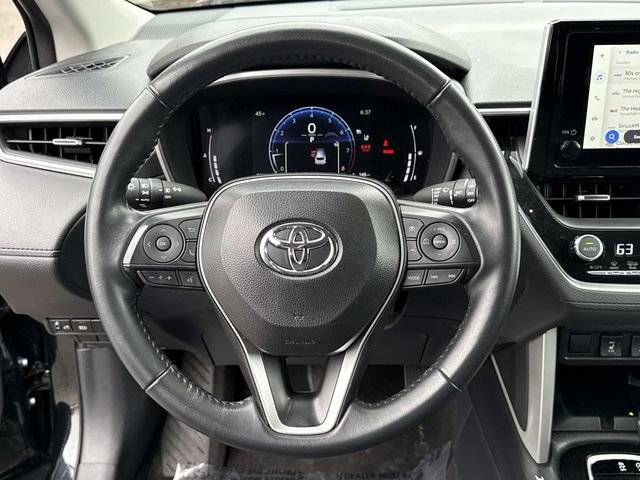 Used 2025 Toyota Corolla Cross XLE image 18