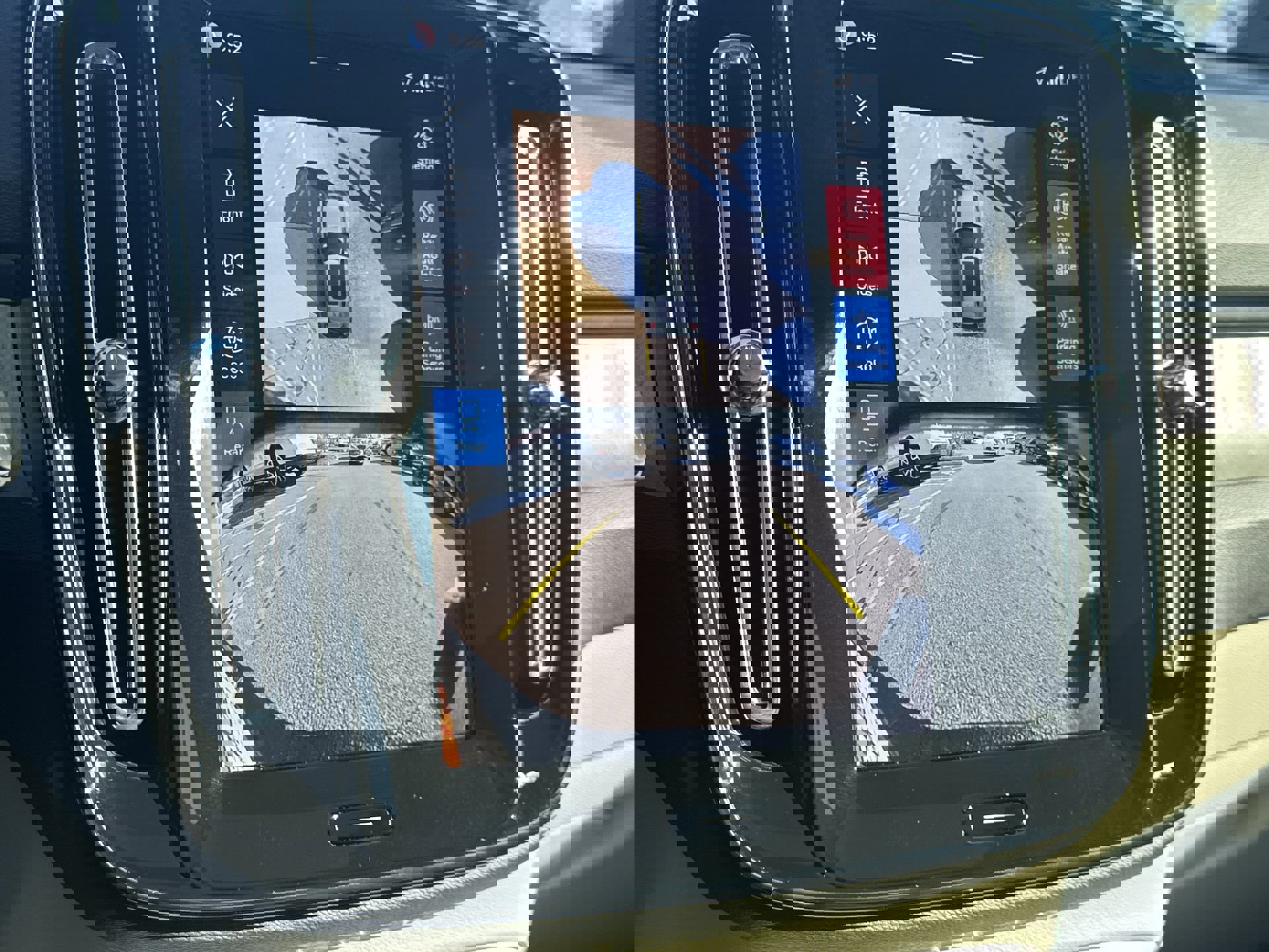 New 2026 Volvo XC40 B5 Ultra w/ Climate Package image 15